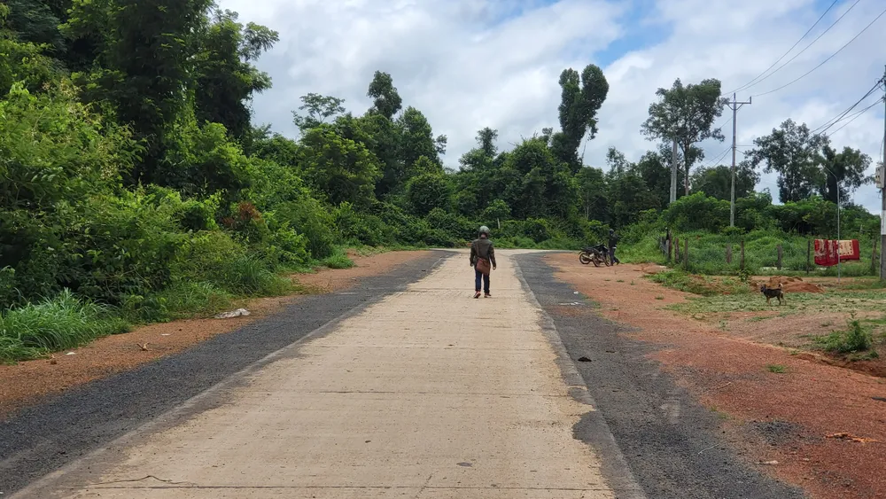 Đường trăm tỷ chưa nghiệm thu đã nứt chằng chịt ảnh 3