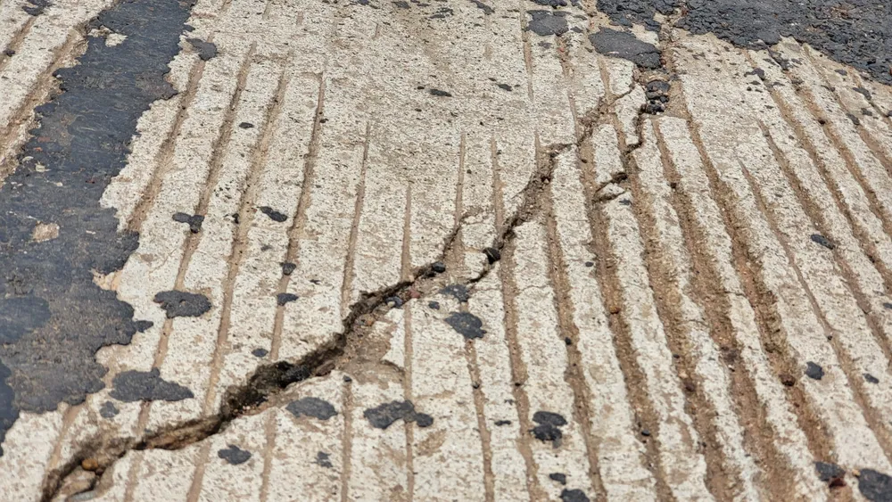 Lập đoàn kiểm tra toàn tuyến vụ đường 500 tỷ chưa bàn giao đã nứt chằng chịt ảnh 2