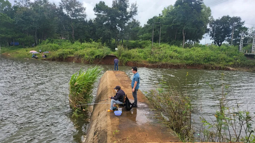 Gia Lai: Vỡ đập tràn ngăn chia 2 hồ của Biển Hồ  ảnh 2