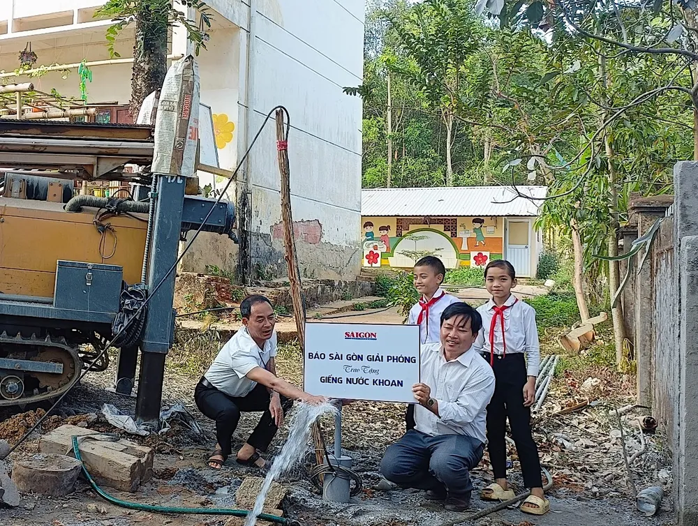 Công trình giếng khoan do Báo SGGP tài trợ vừa tìm thấy nguồn nước