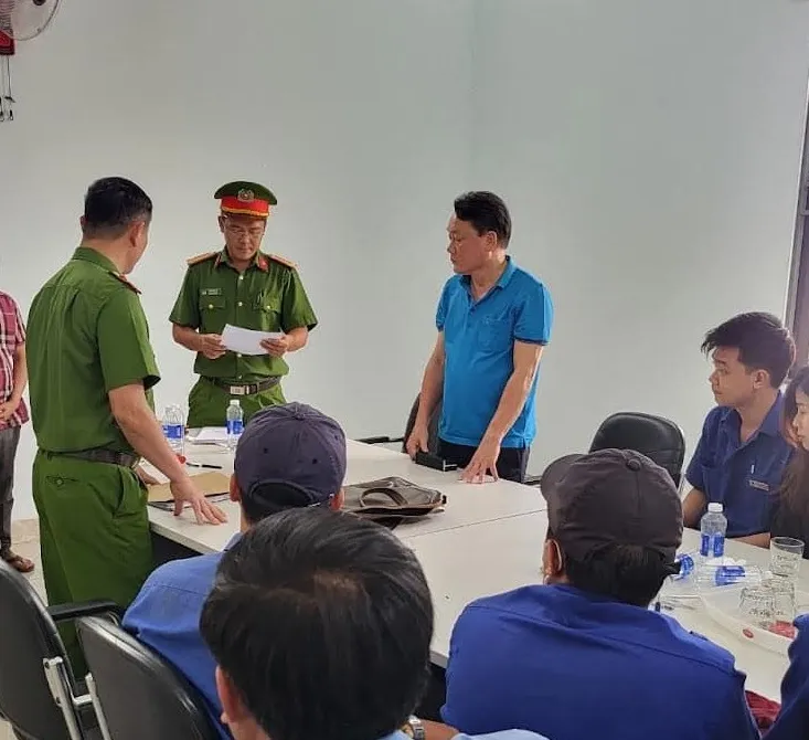 Cơ quan công an thi hành lệnh bắt bị can. Ảnh: Công an Gia Lai cung cấp