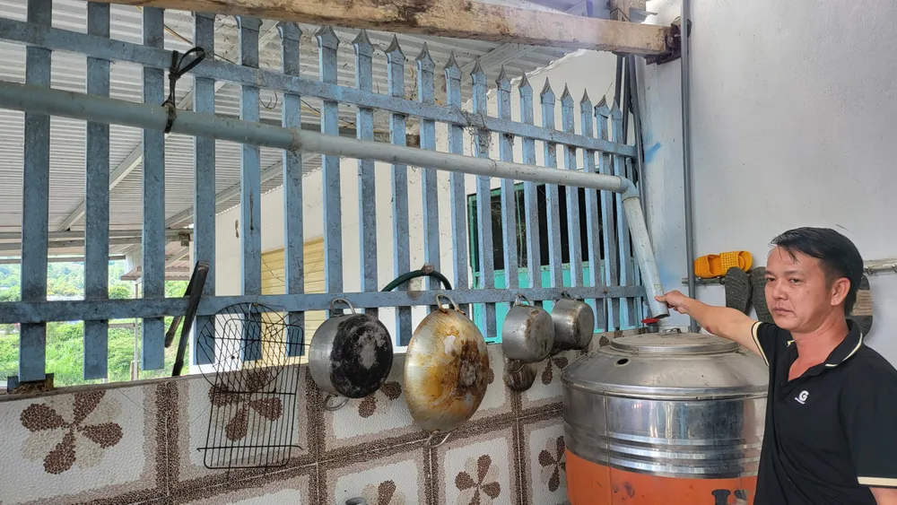 Nước mưa theo ống dẫn sẽ "tập kết" ở bình