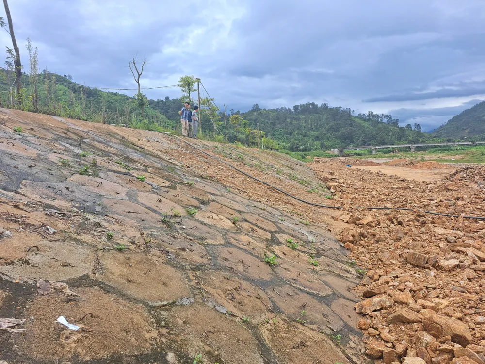 Đoạn kè hư hỏng đã được sửa chữa