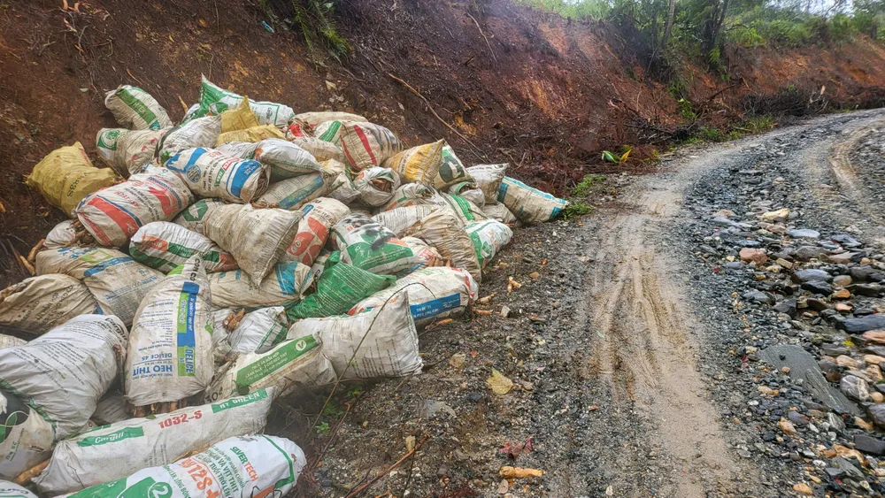 Mì chất dọc đường do chưa thể chở đi