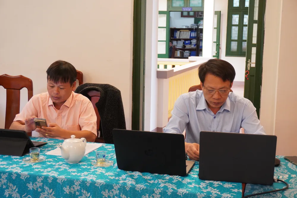 Các phòng ban huyện tham gia họp báo