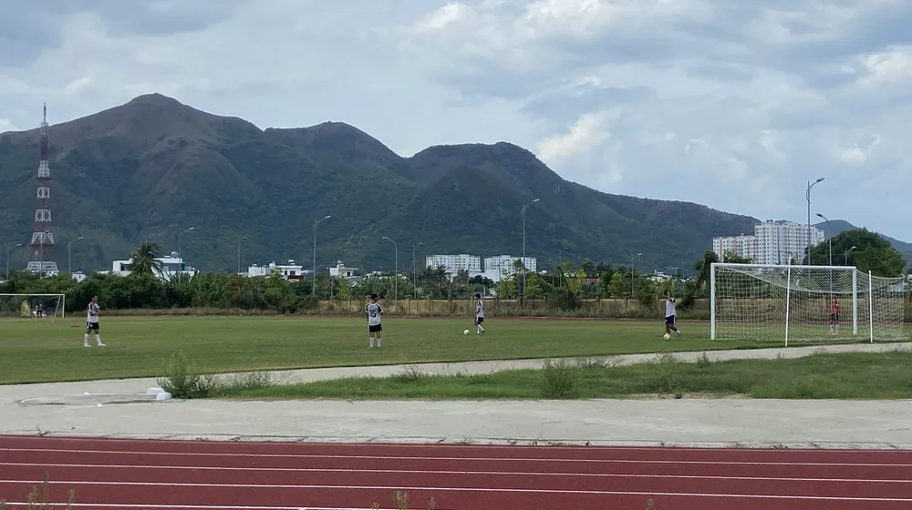 ẢNH 1 - Sân bóng đá.jpg