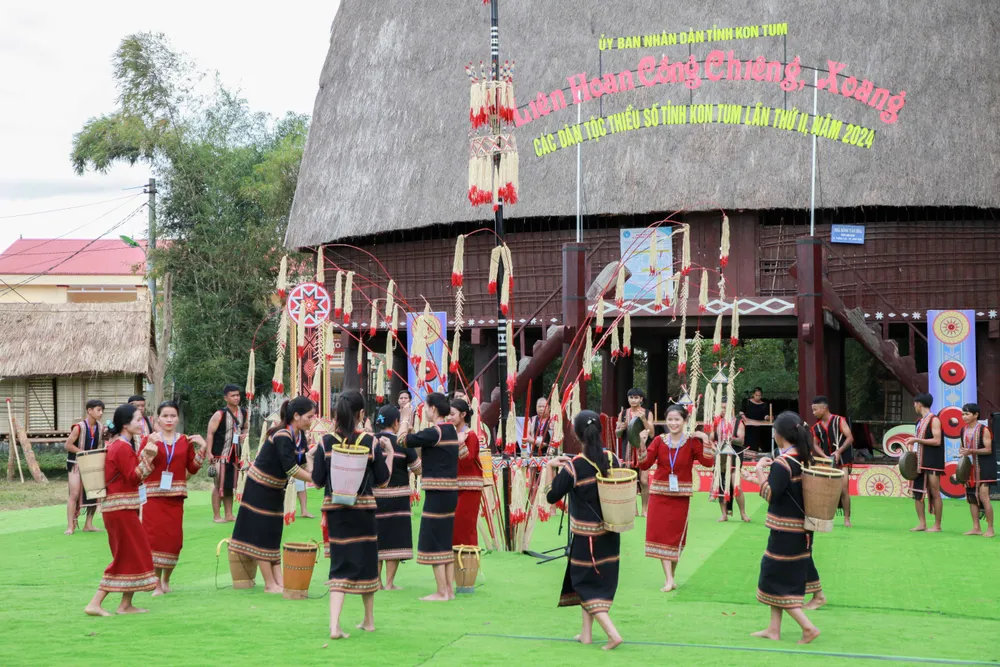 Phần thi tái hiện nghi lễ mừng lúa mới.JPG