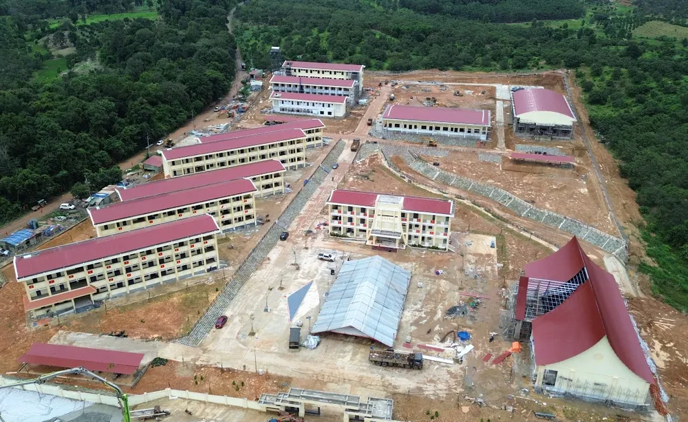 Trường phổ thông nội trú liên cấp Tiểu học - THCS xã Ia Púch trước giờ đưa vào khai giảng, phục vụ năm học mới. Ảnh: HỮU PHÚC
