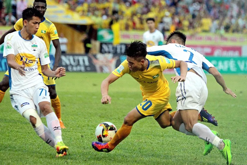 Thắng đậm HAGL, SLNA vào tốp 3 V-League ảnh 1
