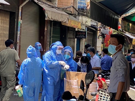 District 3’s busy alleyway closed off from risk of Covid-19 ảnh 3