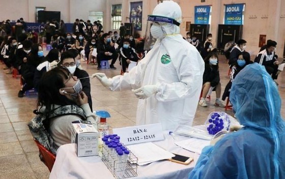 Factory workers considered for early vaccination ảnh 1