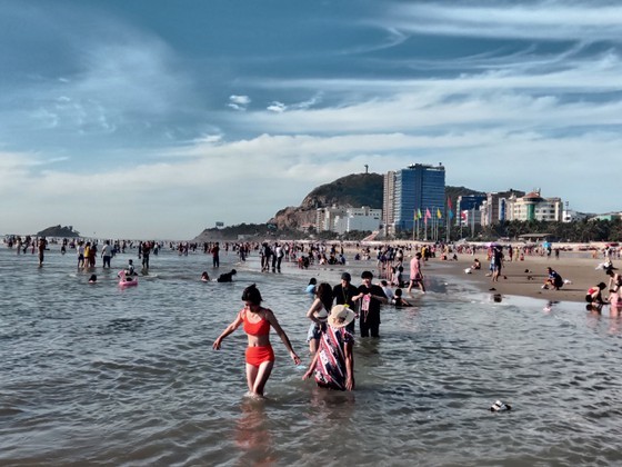 Vung Tau restaurants, accommodations in buoyant demand on New Year 2022 ảnh 1