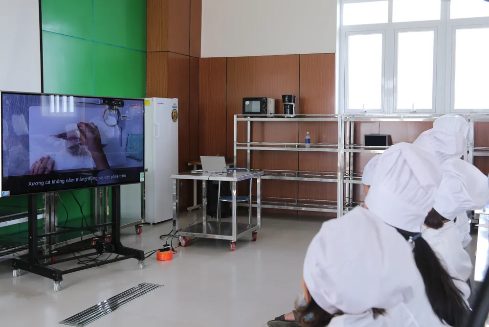 Chuyên gia Nhật giảng dạy online cho sinh viên thời Covid-19 ảnh 2