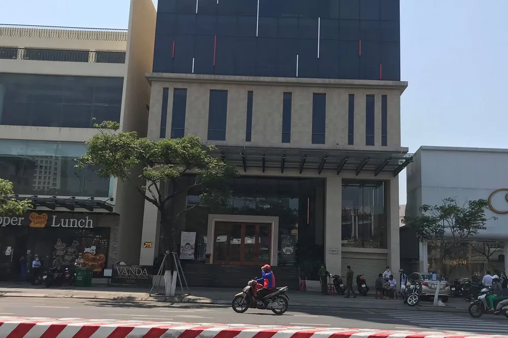 2 người Anh (đi cùng chuyến bay VN0054 với bệnh nhân số 17 mắc Covid-19 tại Việt Nam) bước đầu kết quả nghi ngờ nhiễm SARS-COV-2