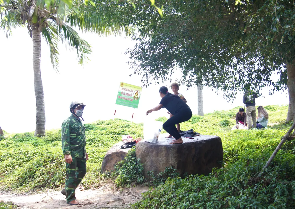 Giải tán tụ tập đông người tại bán đảo Sơn Trà ảnh 4