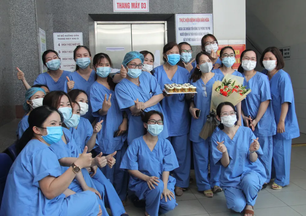 Đội ngũ điều trị Covid-19 của Bệnh viện Đà Nẵng cách ly 14 ngày tại khách sạn ảnh 2