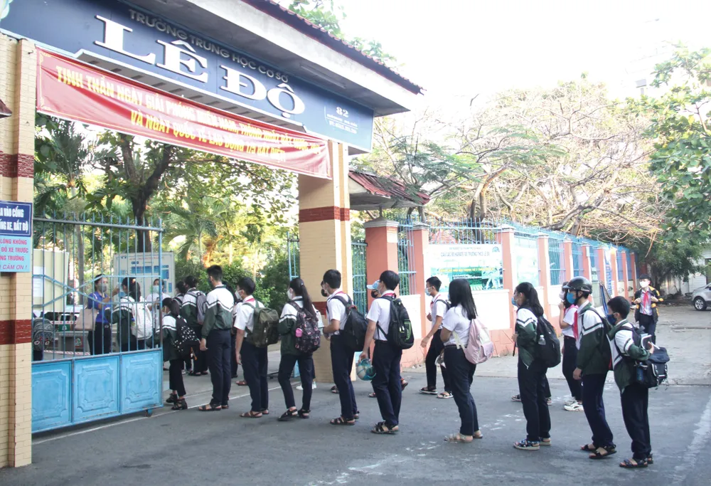 Đà Nẵng: Học sinh nghiêm túc thực hiện phòng, chống dịch khi trở lại trường học ảnh 1