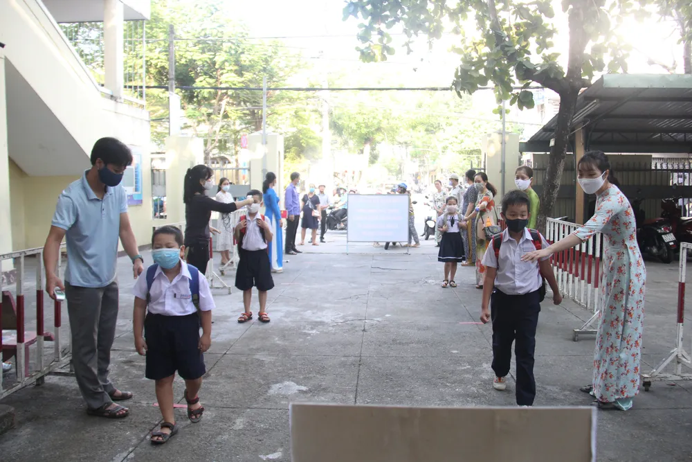Đà Nẵng: Học sinh nghiêm túc thực hiện phòng, chống dịch khi trở lại trường học ảnh 3