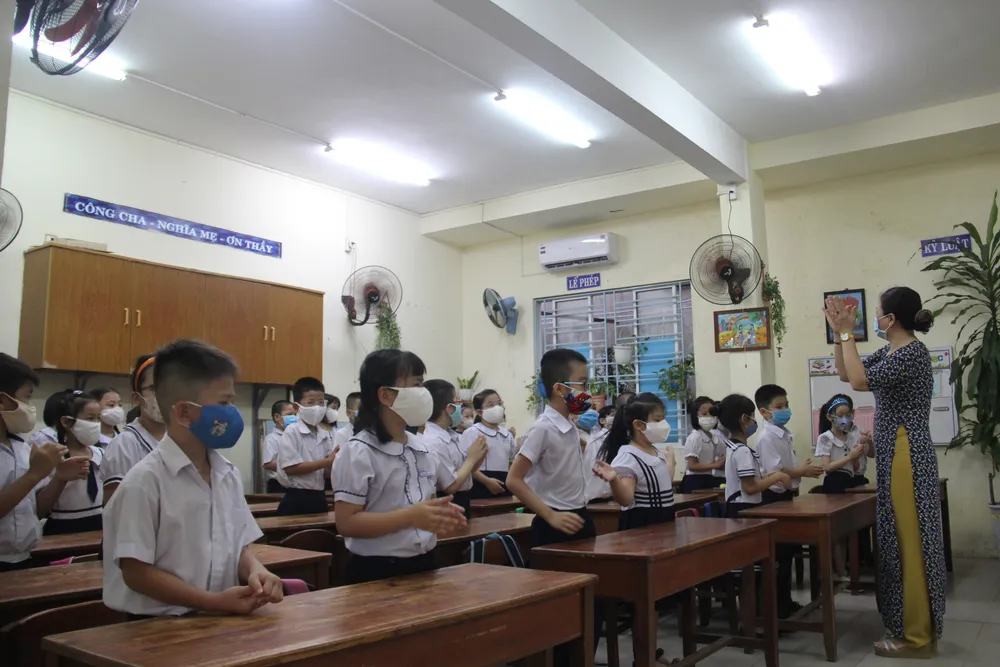 Đà Nẵng: Học sinh nghiêm túc thực hiện phòng, chống dịch khi trở lại trường học ảnh 5