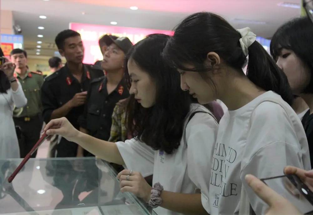 Trưng bày hơn 500 ảnh tư liệu, hiện vật tại triển lãm “75 năm Công an nhân dân”  ảnh 5