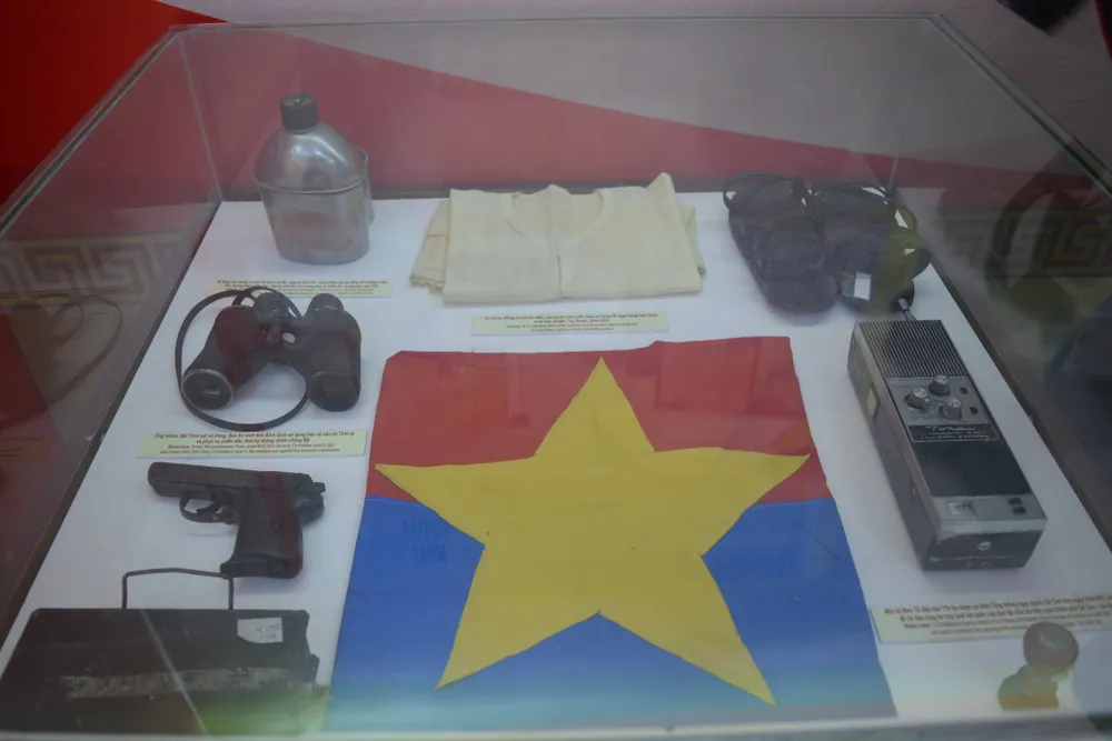 Trưng bày hơn 500 ảnh tư liệu, hiện vật tại triển lãm “75 năm Công an nhân dân”  ảnh 4