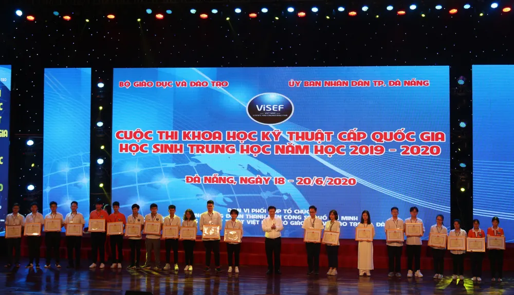 75/137 dự án đạt giải Cuộc thi KHKT trung học cấp quốc gia năm 2019 - 2020 ảnh 1