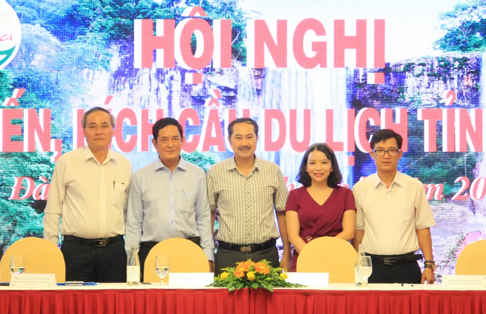 Ngành du lịch hai địa phương ký kết chương trình hợp tác