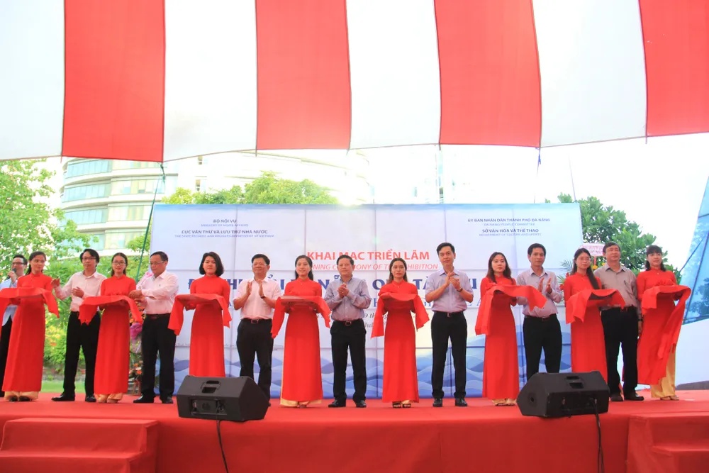 Hơn 200 tài liệu tại triển lãm “Đô thị biển Đà Nẵng qua tài liệu lưu trữ” ảnh 2