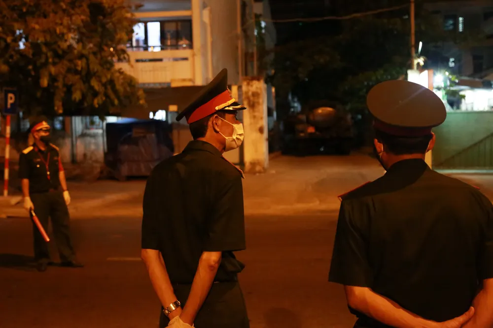 Phun hóa chất tại Bệnh viện C và Bệnh viện Đà Nẵng phòng chống Covid-19 ảnh 4