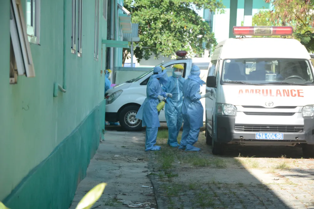 Sáng 29-7, một số bệnh nhân đã được chuyển đến bệnh viện Phổi Đà Nẵng để điều trị