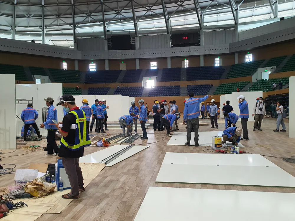 Đà Nẵng khẩn trương hoàn thành Bệnh viện dã chiến tại Cung thể thao Tiên Sơn ảnh 2