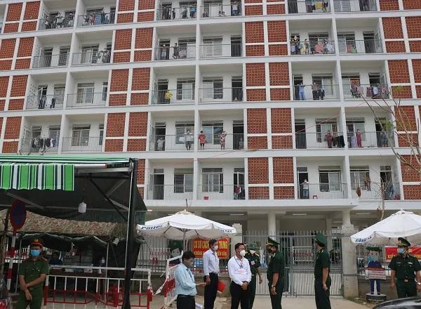 Chủ tịch UBND TP Đà Nẵng kiểm tra phòng chống dịch Covid-19 tại các điểm nóng ảnh 5