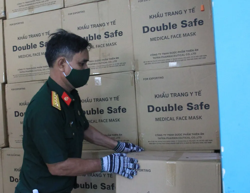 50 tấn hàng hóa phục vụ phòng chống dịch Covid-19 đến Đà Nẵng ảnh 9