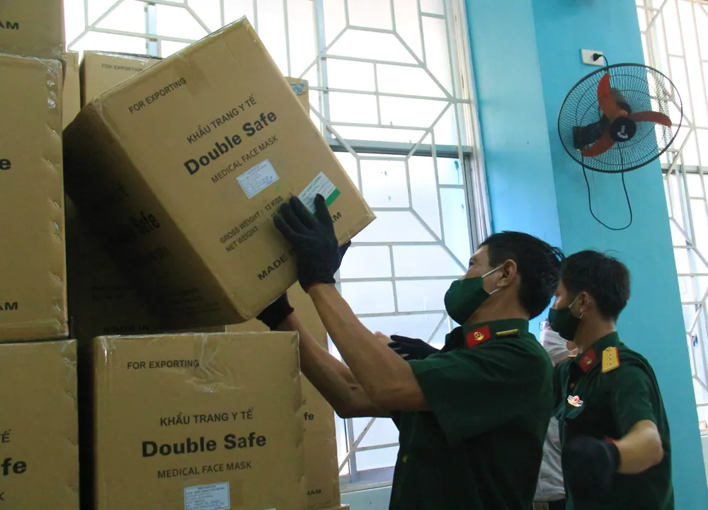 50 tấn hàng hóa phục vụ phòng chống dịch Covid-19 đến Đà Nẵng ảnh 8