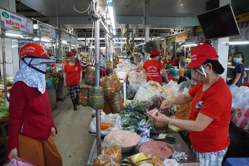 1.500 tiểu thương đồng loạt mặc áo “Đà Nẵng ơi cố lên“ ảnh 5