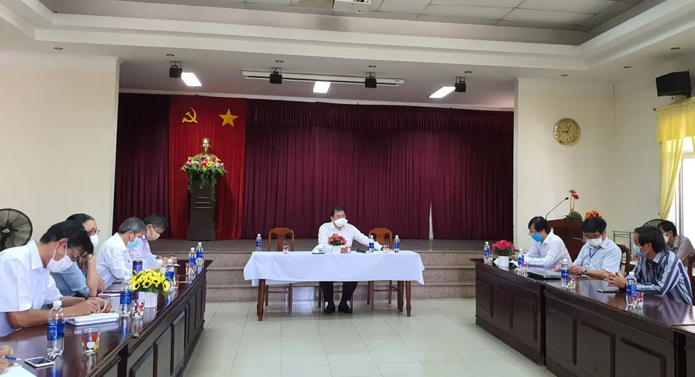 Chủ tịch UBND TP Đà Nẵng thị sát việc lấy mẫu cộng đồng theo phương thức gộp nhóm ảnh 10