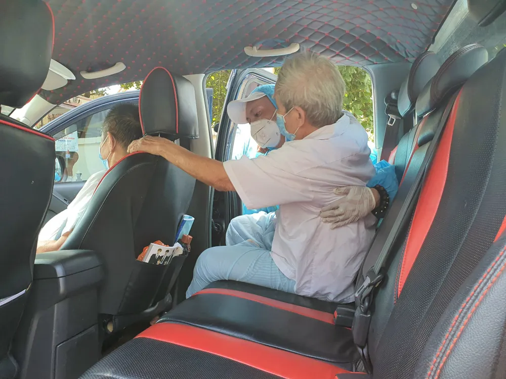 Hỗ trợ 117 bệnh nhân về nhà trên chuyến xe nghĩa tình 0 đồng ảnh 4
