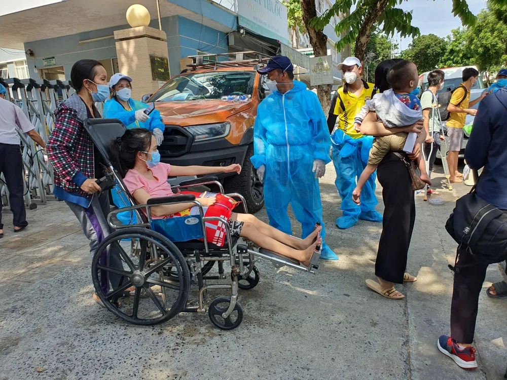 Hỗ trợ 117 bệnh nhân về nhà trên chuyến xe nghĩa tình 0 đồng ảnh 3