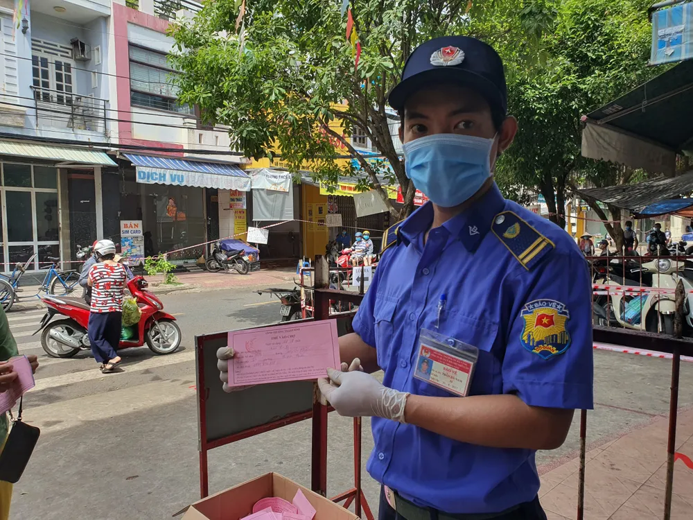 Đà Nẵng: Ngày đầu đi chợ bằng thẻ theo ngày chẵn lẻ ảnh 5