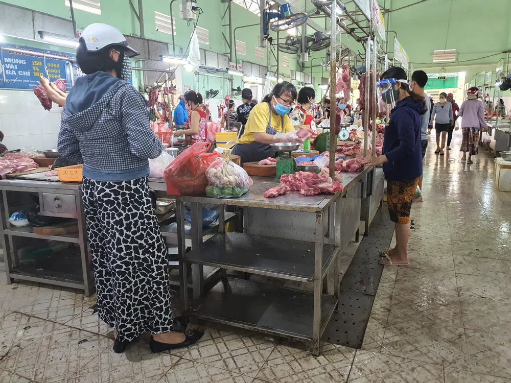Đà Nẵng: Ngày đầu đi chợ bằng thẻ theo ngày chẵn lẻ ảnh 10