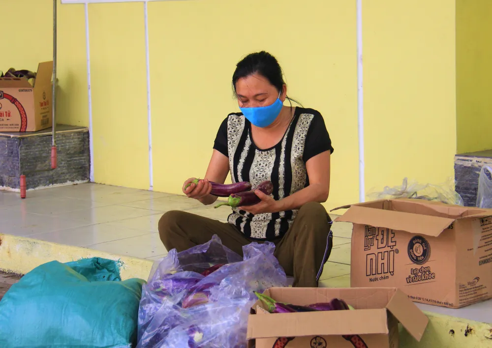 Quầy thực phẩm 0 đồng giúp đỡ người khó khăn trong dịch Covid-19 ảnh 2