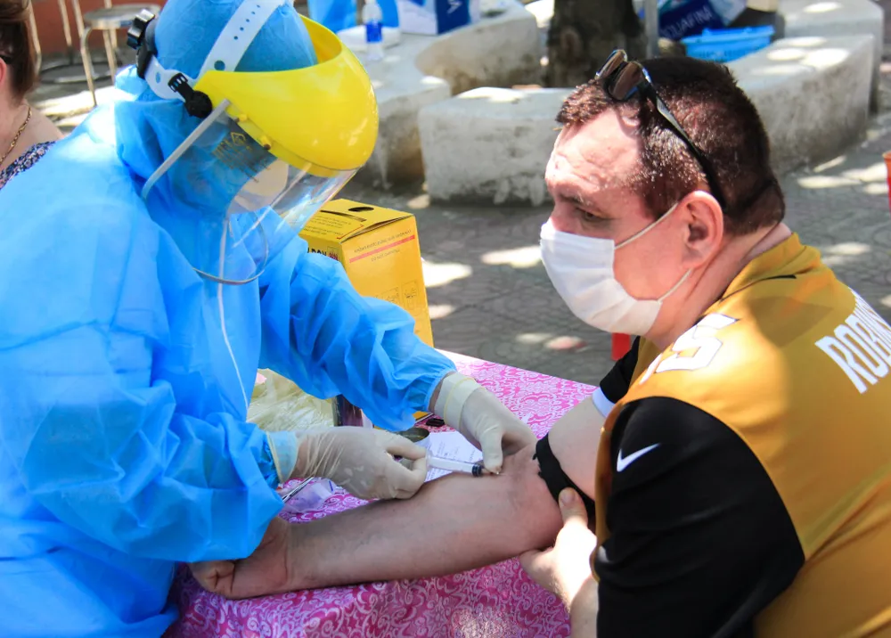 Gần 2.200 người nước ngoài được xét nghiệm Covid-19 tại quận Sơn Trà ảnh 9