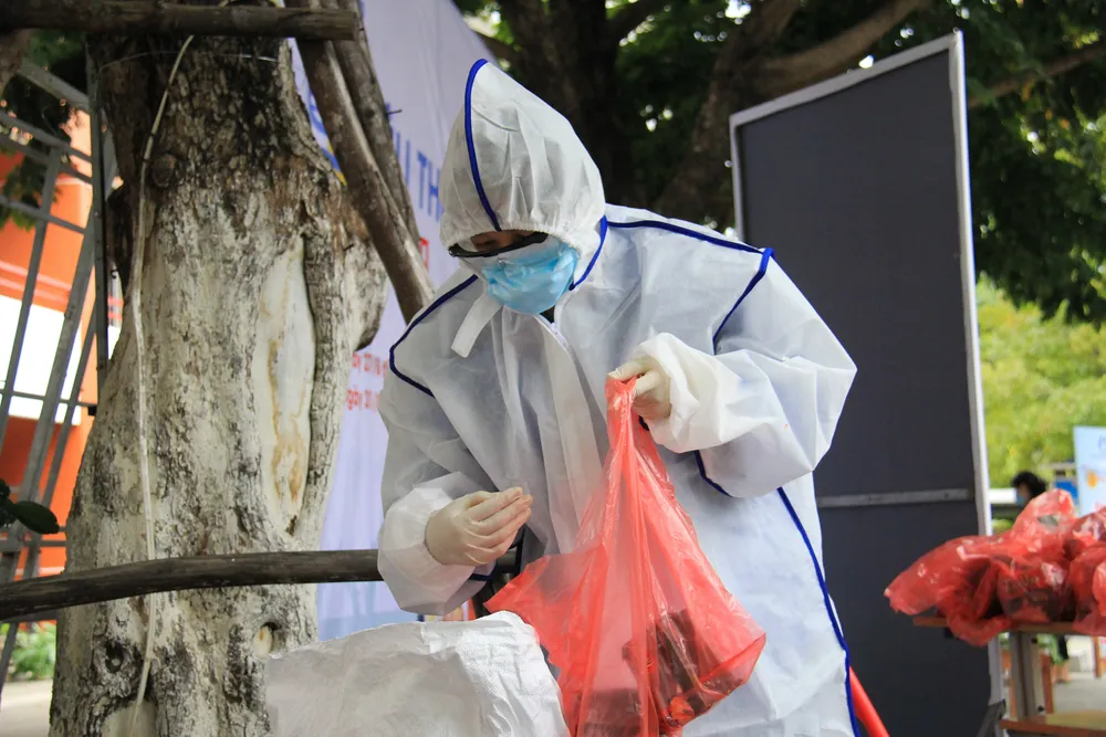 “Siêu thị sẻ chia 0 đồng” hỗ trợ sinh viên Đà Nẵng trong mùa Covid-19 ảnh 14