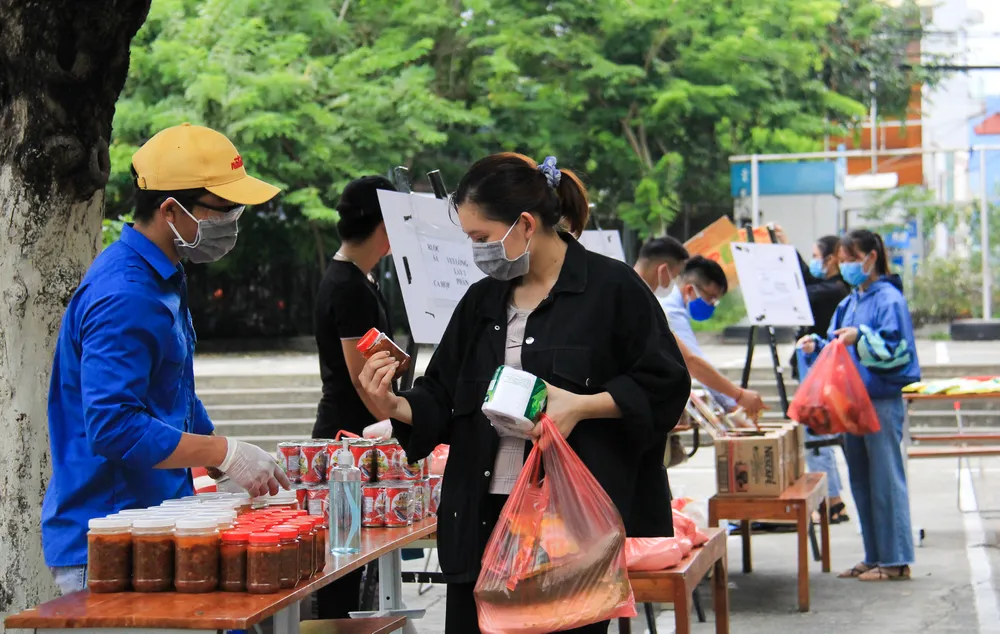 “Siêu thị sẻ chia 0 đồng” hỗ trợ sinh viên Đà Nẵng trong mùa Covid-19 ảnh 11