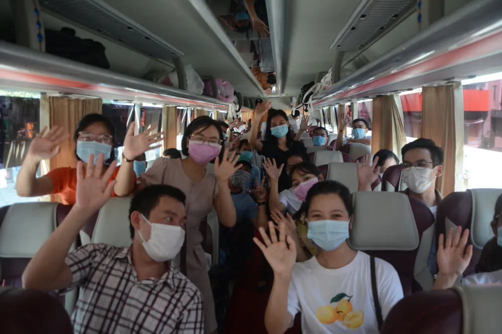 Đà Nẵng: Tiễn đoàn y, bác sĩ tiếp viện của Bình Định và Thừa Thiên-Huế ảnh 5