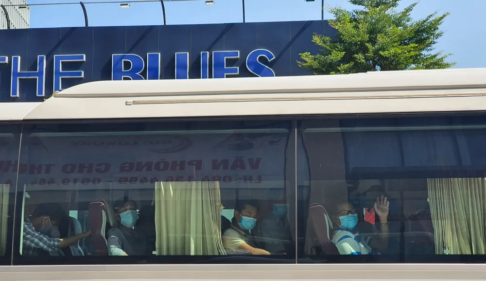 Đà Nẵng: Tiễn đoàn y, bác sĩ tiếp viện của Bình Định và Thừa Thiên-Huế ảnh 6