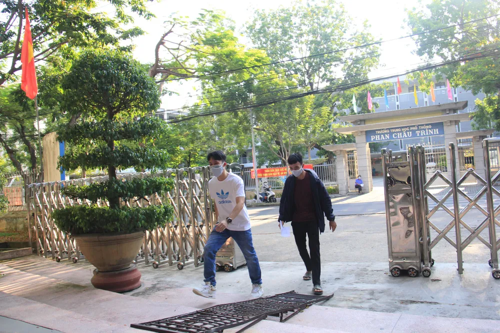 Gần 11.000 thí sinh thi tốt nghiệp THPT đợt 2 được lấy mẫu xét nghiệm Covid-19 tại Đà Nẵng ảnh 1