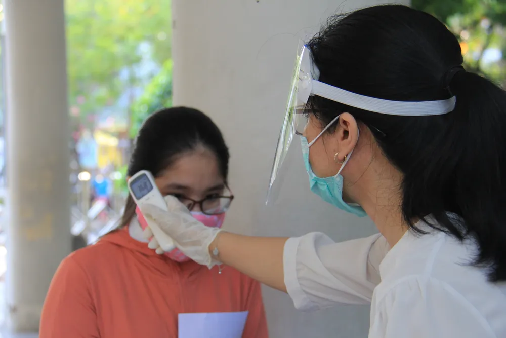 Gần 11.000 thí sinh thi tốt nghiệp THPT đợt 2 được lấy mẫu xét nghiệm Covid-19 tại Đà Nẵng ảnh 5