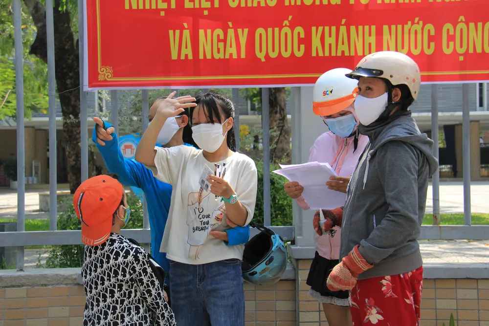 Gần 11.400 thí sinh Đà Nẵng, Quảng Ngãi hoàn thành môn thi đầu tiên kỳ thi tốt nghiệp THPT đợt 2 ảnh 15