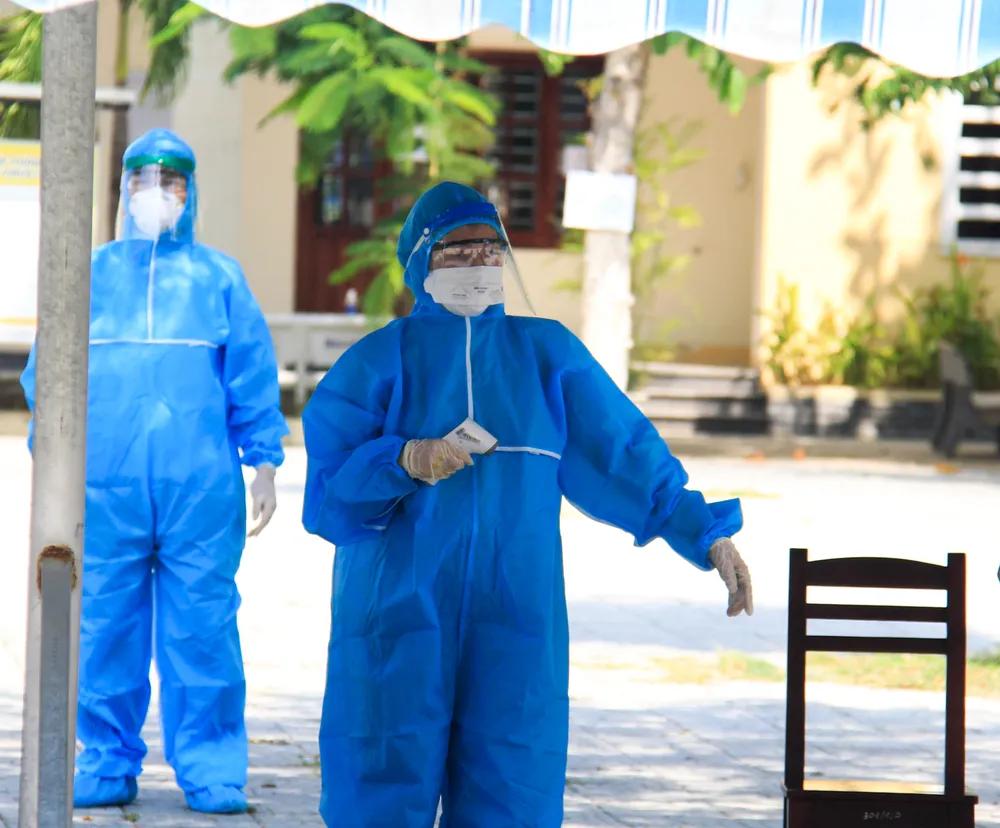 Gần 11.400 thí sinh Đà Nẵng, Quảng Ngãi hoàn thành môn thi đầu tiên kỳ thi tốt nghiệp THPT đợt 2 ảnh 6